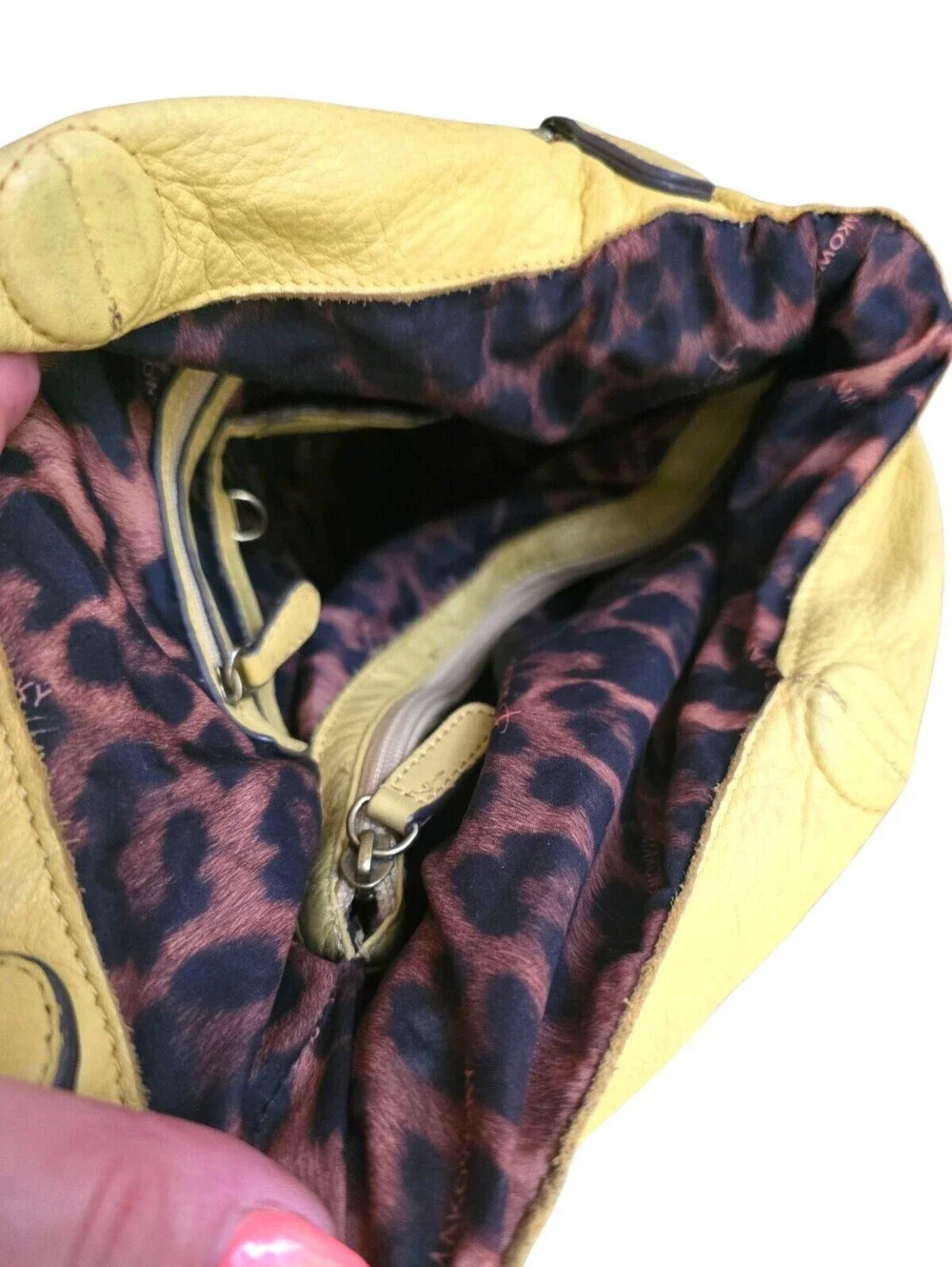B Makowsky Butter Yellow Leather Hobo Shoulder Bag Chain Handle Y2K Large